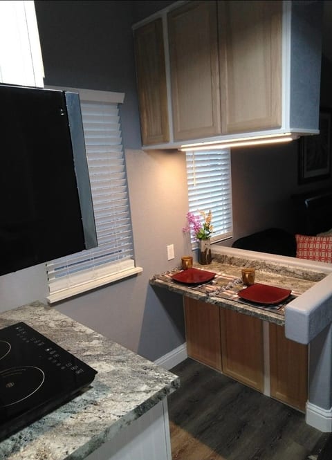 Master Suite w/Private Kitchen! image 4