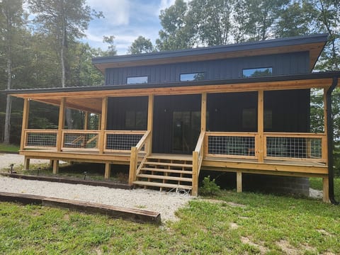 Twilight Woods | New Secluded RRG Cabin + Hot Tub image 2