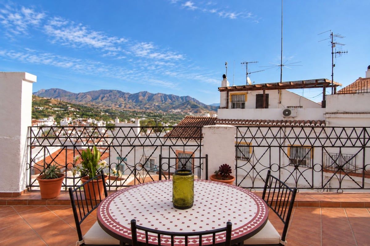 Authentic, Huge Terrace, beautiful View, Garage