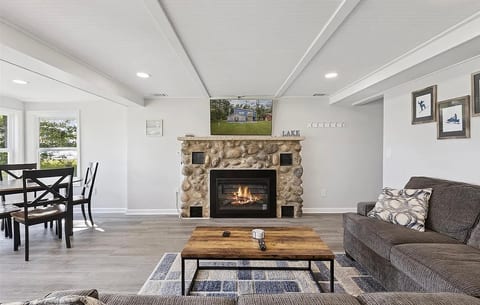 Otsego Lake Escape, Sleeps 14, Skiing, Snow trails, Fire Pit