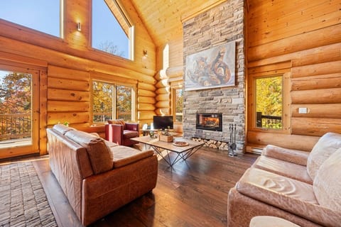 Log Cabin Bliss: Luxury 4BR | 10 Guest | Tremblant image 5