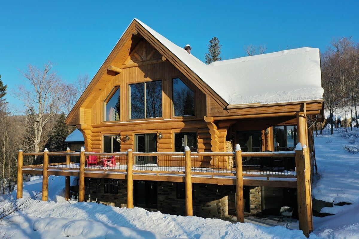 Log Cabin Bliss: Luxury 4BR | 10 Guest | Tremblant