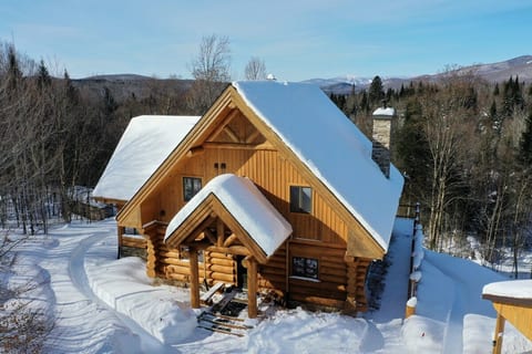 Log Cabin Bliss: Luxury 4BR | 10 Guest | Tremblant image 4