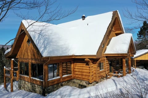 Log Cabin Bliss: Luxury 4BR | 10 Guest | Tremblant image 3