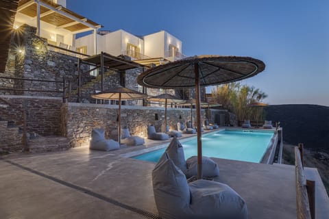Shared infinity pool