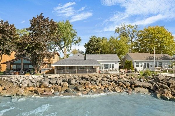 E&S Lake House Retreat