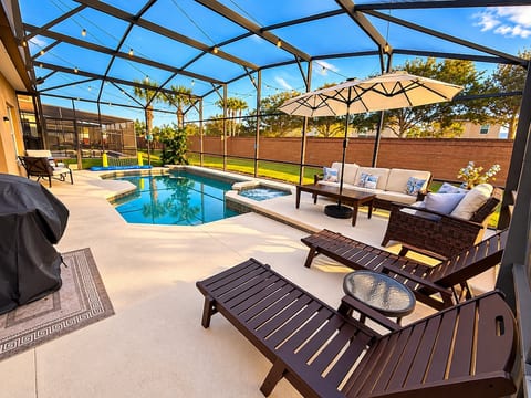 Family villa, private pool, cinema, games room. image 1