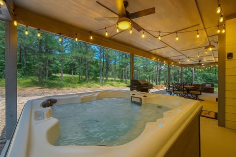Fall Colors & Cozy Nights • HotTub • FirePit•Trail