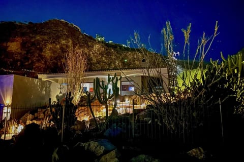 Cholla House - an Araby Cove Hillside Perch w/pool