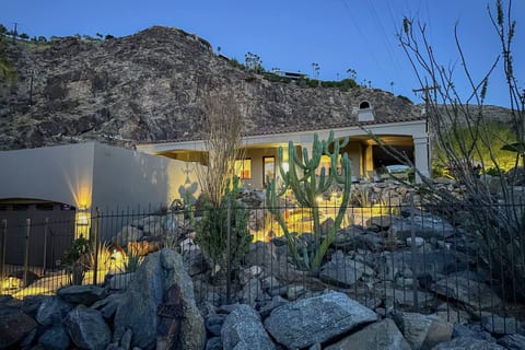 Cholla House - an Araby Cove Hillside Perch w/pool