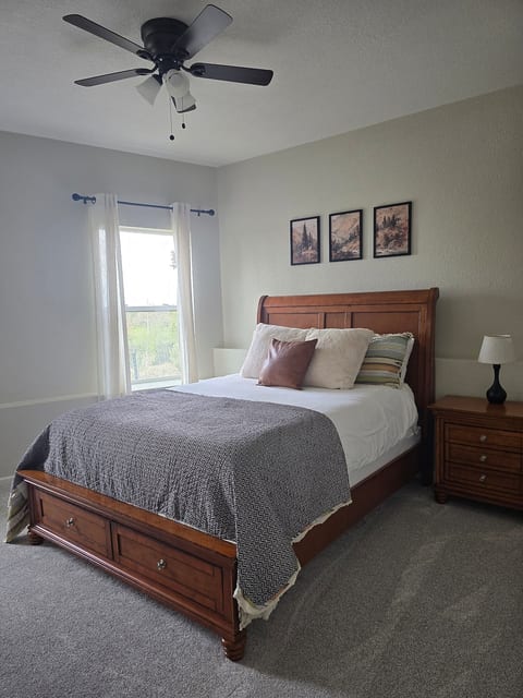 Quiet couples mountain retreat with BIG views image 3
