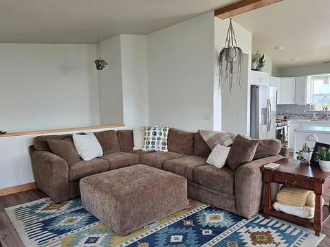 Quiet couples mountain retreat with BIG views image 5