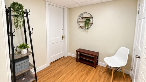 3BR Retreat · Sleeps 8 · Coolidge Corner T image 3