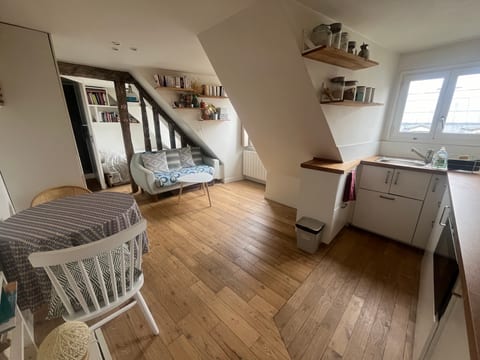 Room Above Paris | Charming Rooftop Studio in Vibr