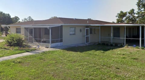 Home in North Port, AC, Wi-Fi, five minutes walk to Warm Mineral Springs 