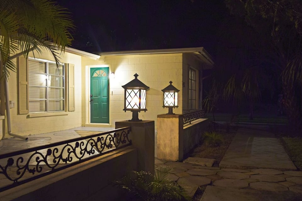 House court yard entrance