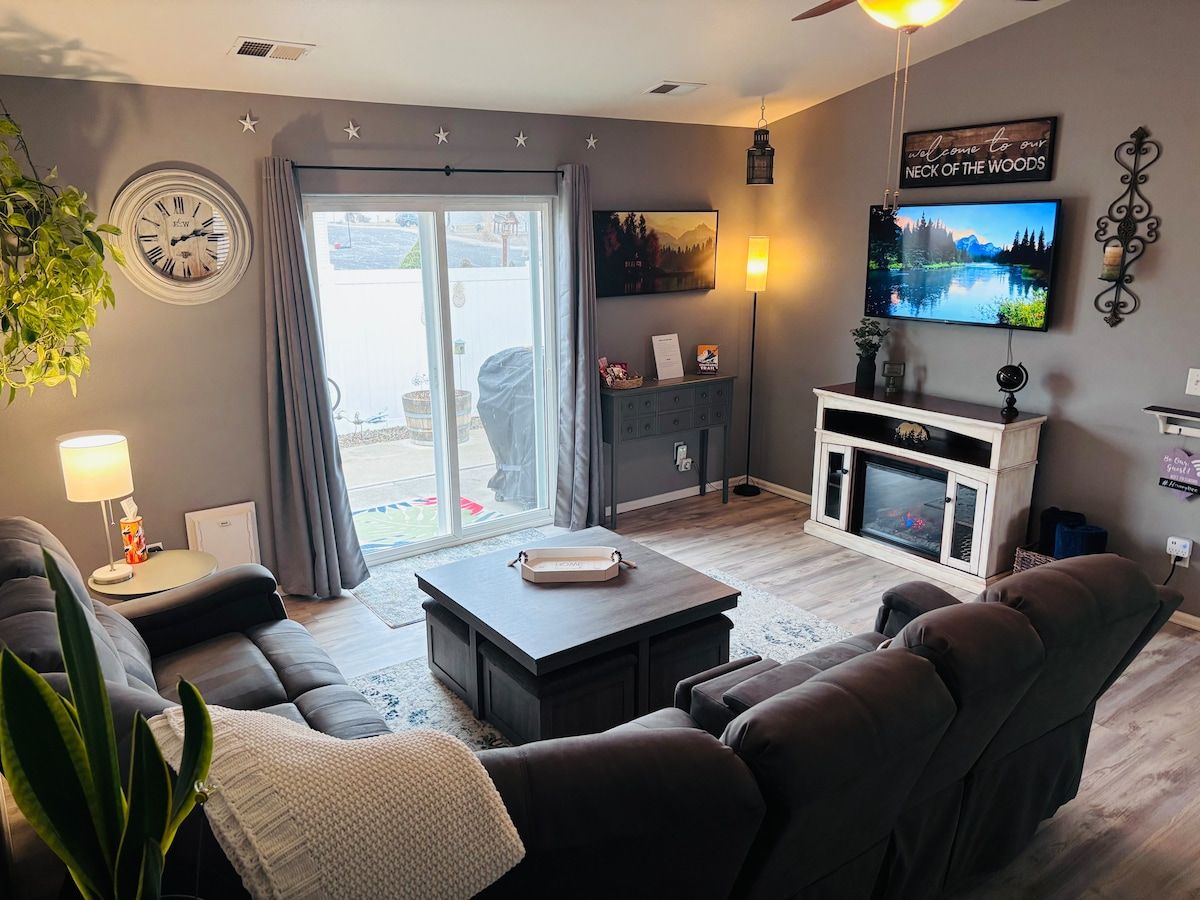 CO Beehive with peaceful patio sunsets/2 King Beds