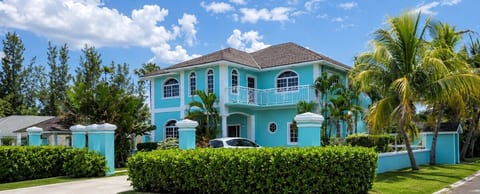 Boho-Baha: 2BR Retreat with Pool Near Coral Harbour Beach