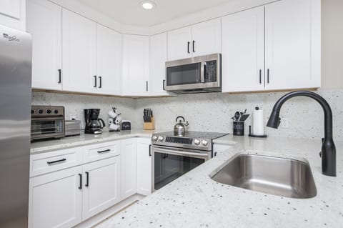 Fully equipped kitchen