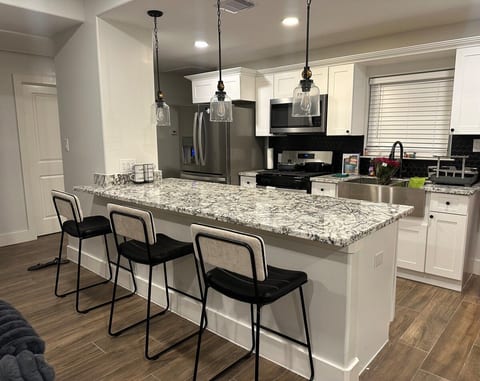 Modern Home 5 min. from Houston Stadium image 5