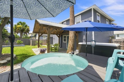 Pool + Spa • Walk to Beach • Pet Friendly image 2