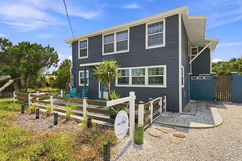 Pool + Spa • Walk to Beach • Pet Friendly image 1