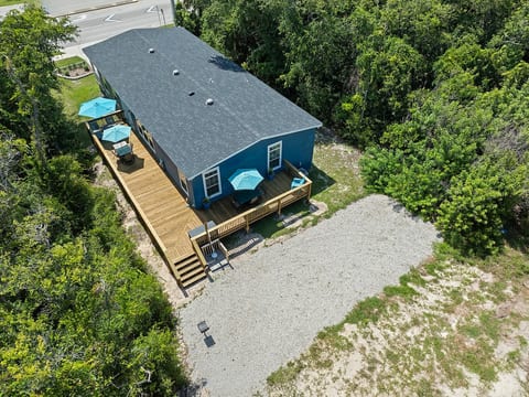 Our large, spacious wraparound deck boasts outdoor seating for 8, loungers, deck chairs & umbrellas. Grill up your favorites on the charcoal camp grill! Plus, an outdoor shower to rinse off after beach days. Perfect for relaxation & entertaining.