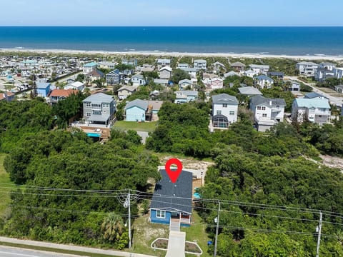5-Min Beach Walk • Big Deck • 3BR • Outdoor Shower image 4