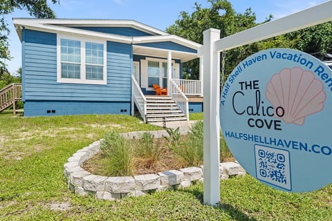 5-Min Beach Walk • Big Deck • 3BR • Outdoor Shower image 5
