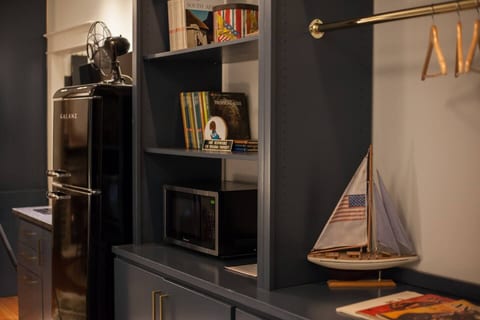 Intimate Library Studio - Minutes to Forsyth Park