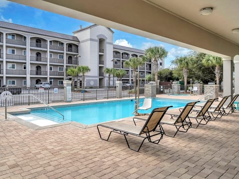 Luxe 3BR Gulf View | Steps to Beach + Pool