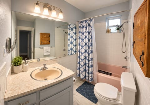 2BR · Sleeps 6 · Near Sullivan Sq T · Boston image 2