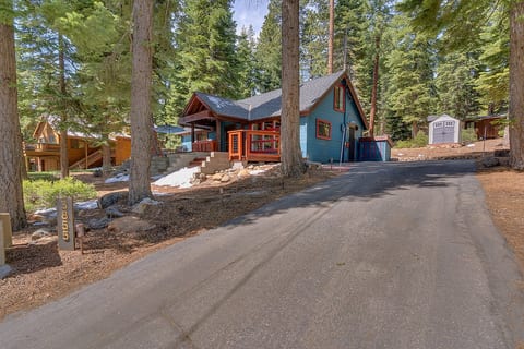 Completely Renovated Charming Mountain Escape
