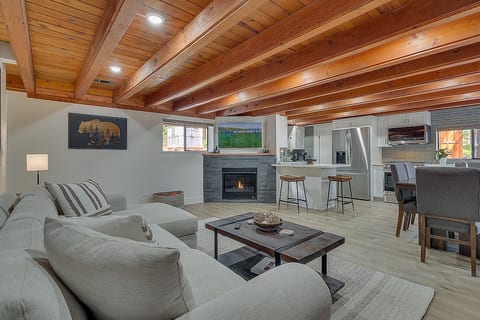 Completely Renovated Charming Mountain Escape