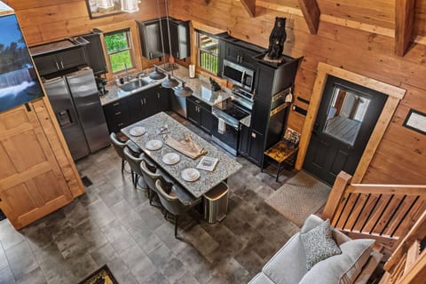 Timber View Hideaway - Holiday Home