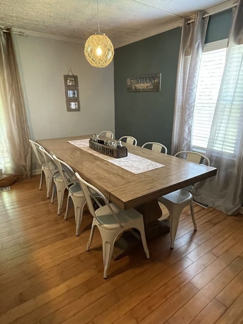 Dining room overlooking the lake.
