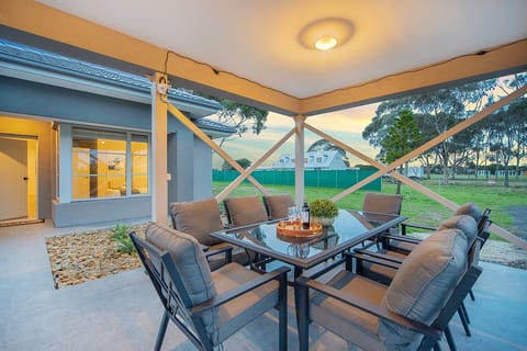 Brand new 5BR near A’port, Sleeps 10 image 2