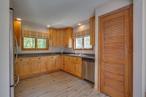 Off access rd Cozy Killington home Private Hot Tub image 3