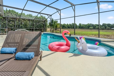 Private screened pool; pool heat included, 8 a.m.–7 p.m.