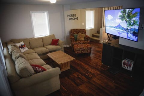 Big sectional living room with a large TV: room for the whole group