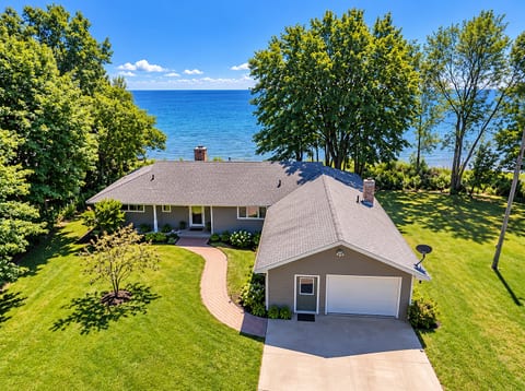 Sunny Skys Upper Peninsula Michigan Lakehouse
