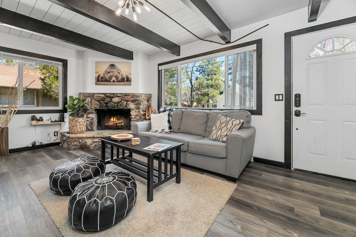 Cozy Modern Spa, AC, BBQ, Firepit
