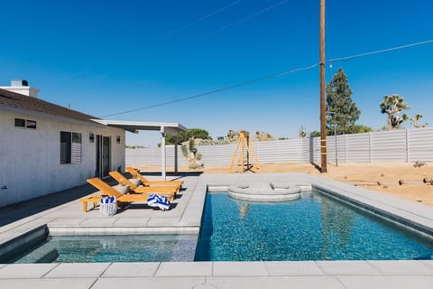 Jackrabbit ~ Pool+Spa, King Beds, Gazebo, Fenced
