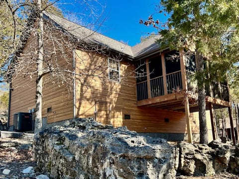 “Roark Lodge” | Sleeps 6 & 7 min to Silver Dollar City