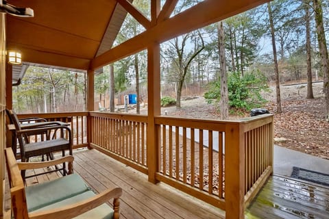 “Roark Lodge” | Sleeps 6 & 7 min to Silver Dollar City