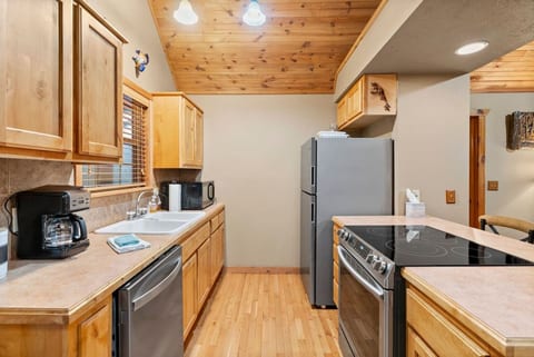 TWO Cabins | Sleeps 12 | 4 Bdrm