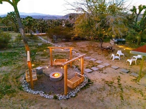 Desert Escape: Hot Tub, Cowboy Pool & Joshua Trees