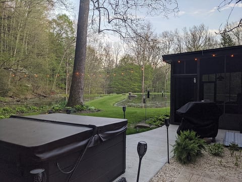 Cabin with pond & Fireplace * Hot Tub * King Bed image 2