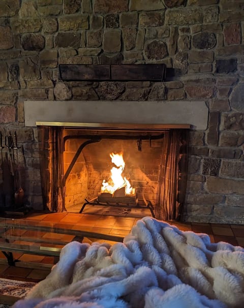 Cabin with pond & Fireplace * Hot Tub * King Bed image 3