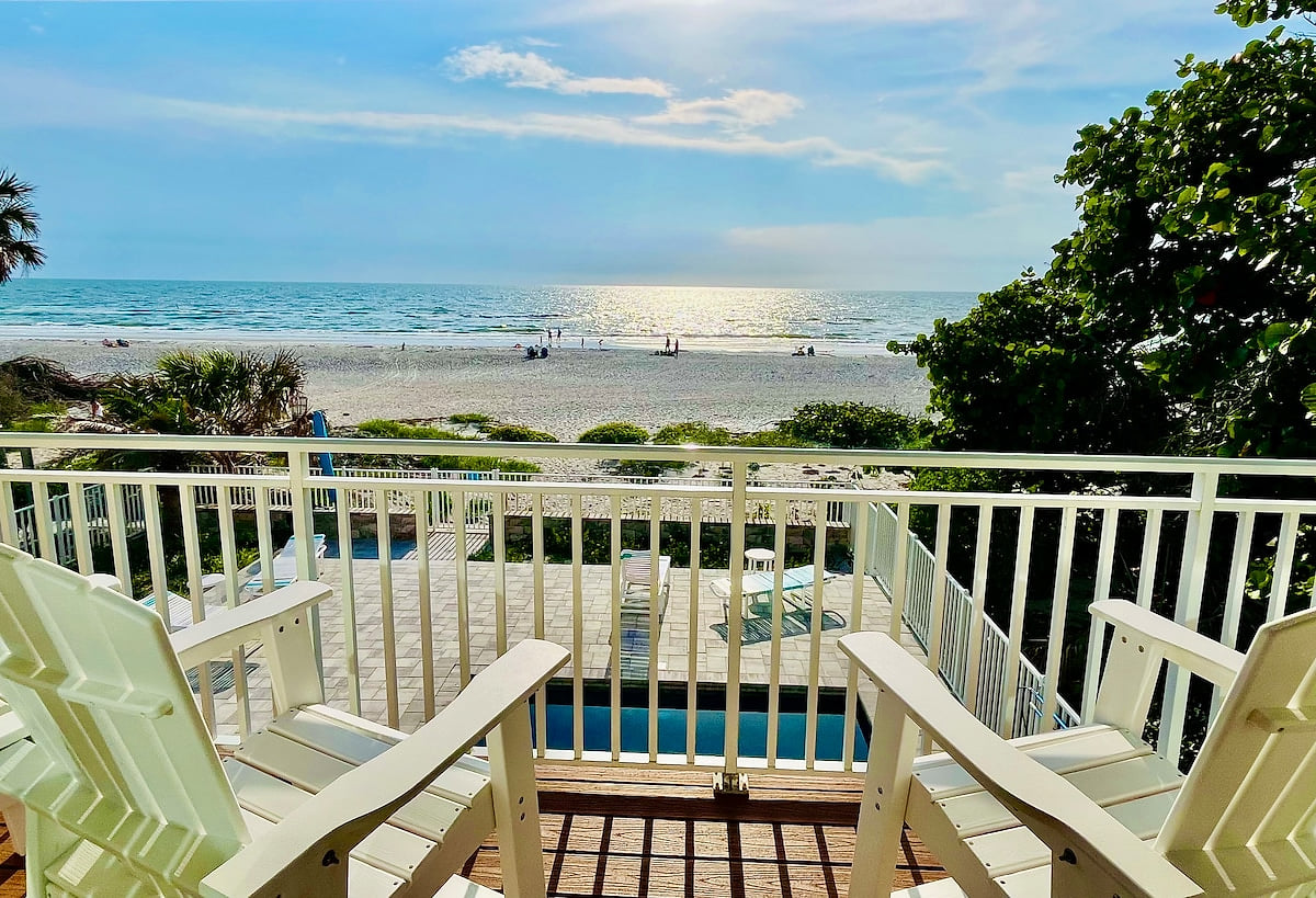 Beautiful Sunsets! Direct Beachfront Condo w/ Pool